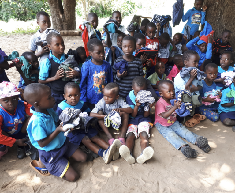 JFK-Schule in Erfurt spendet Sachen für Waisen in Kenia