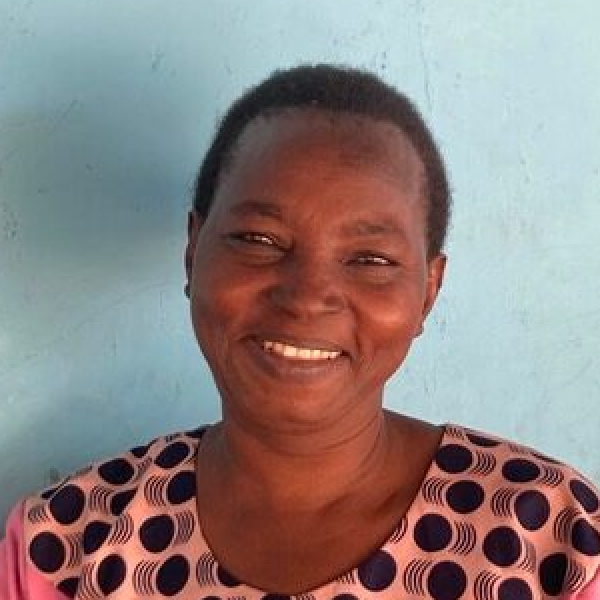 Josephine, Head Teacher der Madongoni Star Primary School in Kenia
