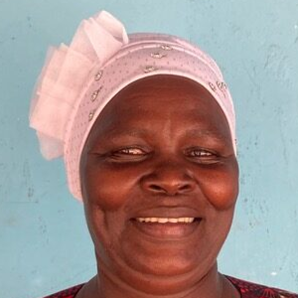 Ruth, Lehrerin der Madongoni Star Primary School in Kenia
